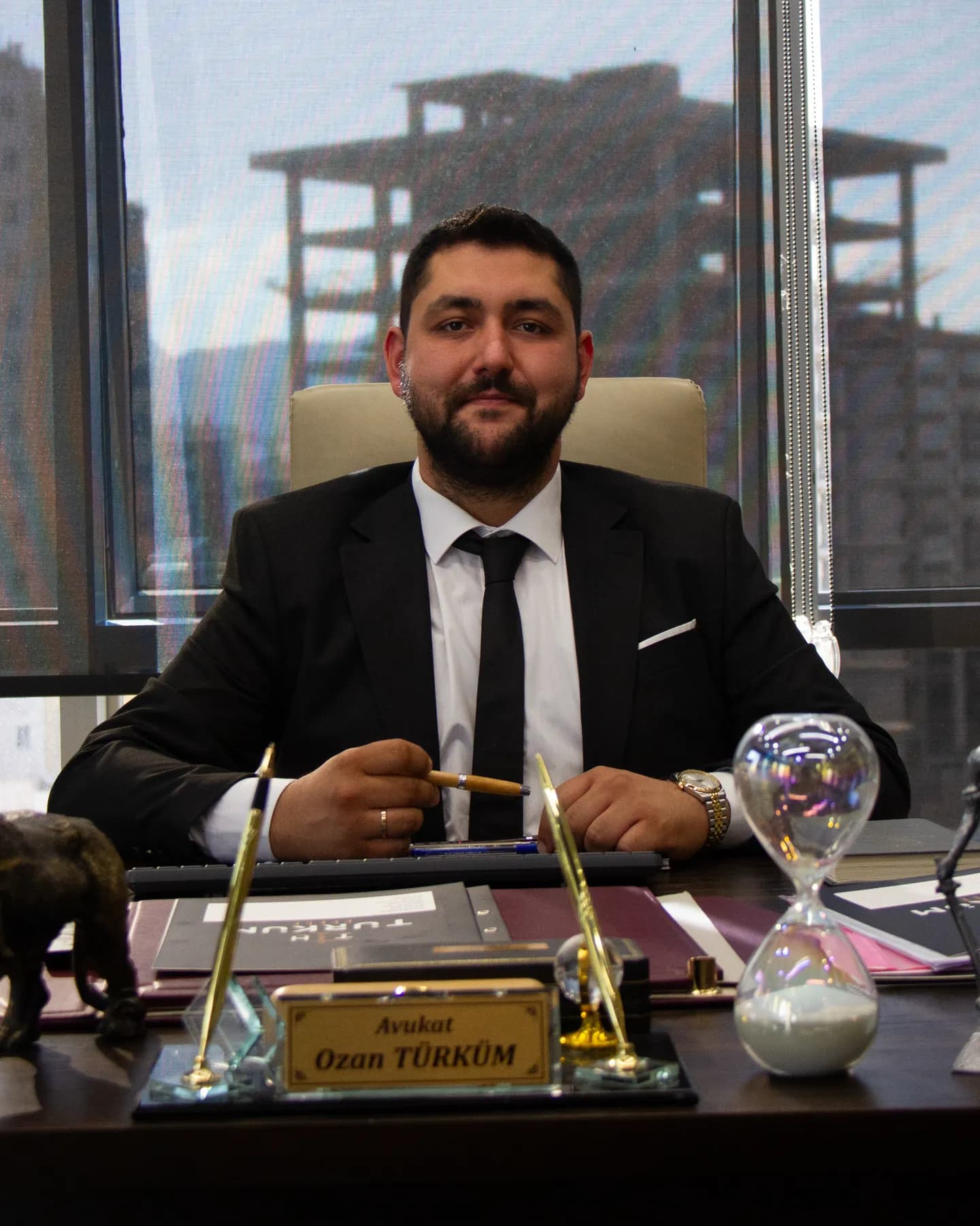 Ozan Türküm, Avukat