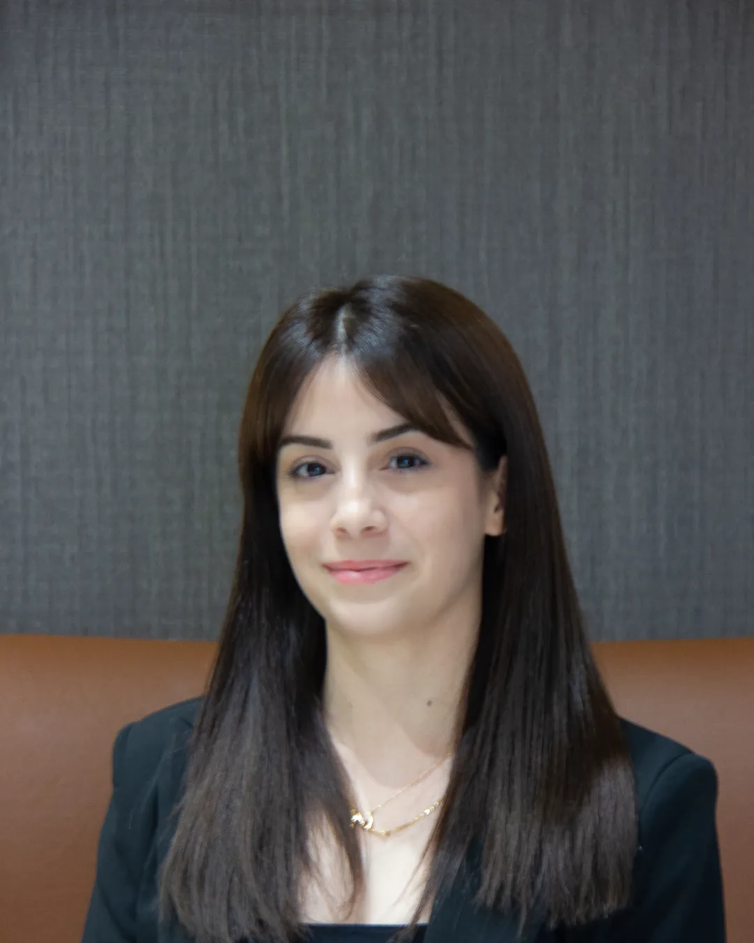 Medine Yaldırgan, Ofis asistanı